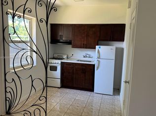 2499 SW 27th St APT 5, Miami, FL 33133