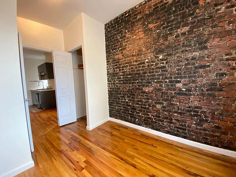 540 E 5th St #20 — Photo 3