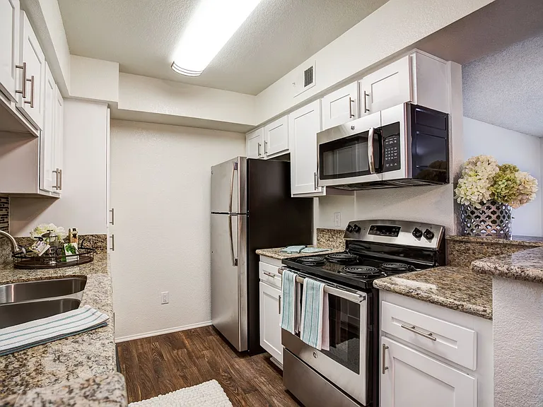 Waterstone Alta Loma Apartments — Photo 42