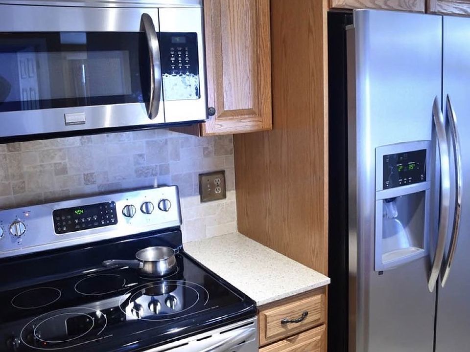 Updated kitchen with plenty of cabinets. This kitchen is in great condition.