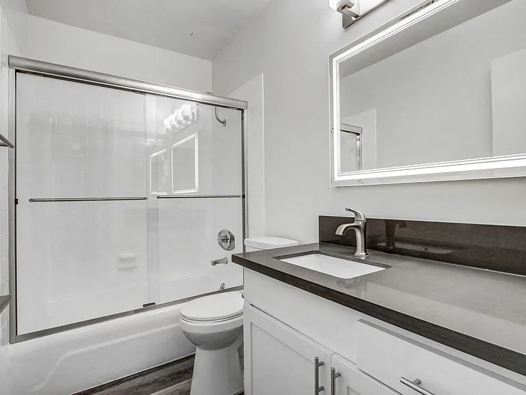 1342 Wellesley Ave — Photo 11