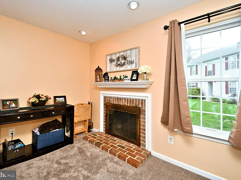800 Beacon Ct — Photo 12