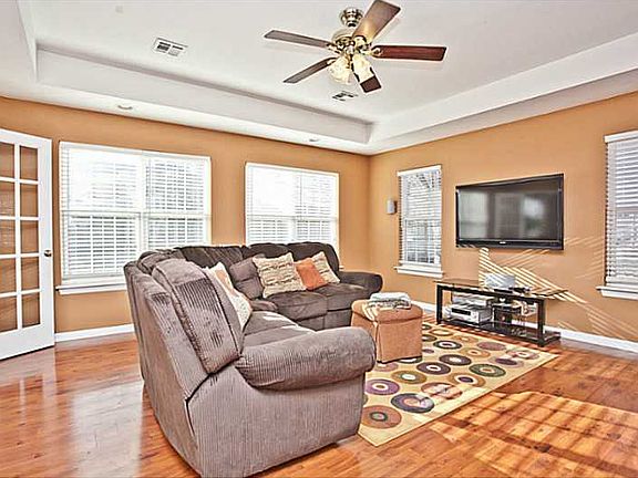 5th image of 173 Applewood Ave