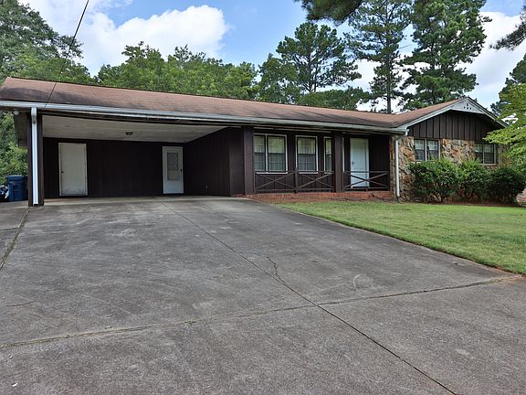 2nd image of 2581 Kings Cir NW