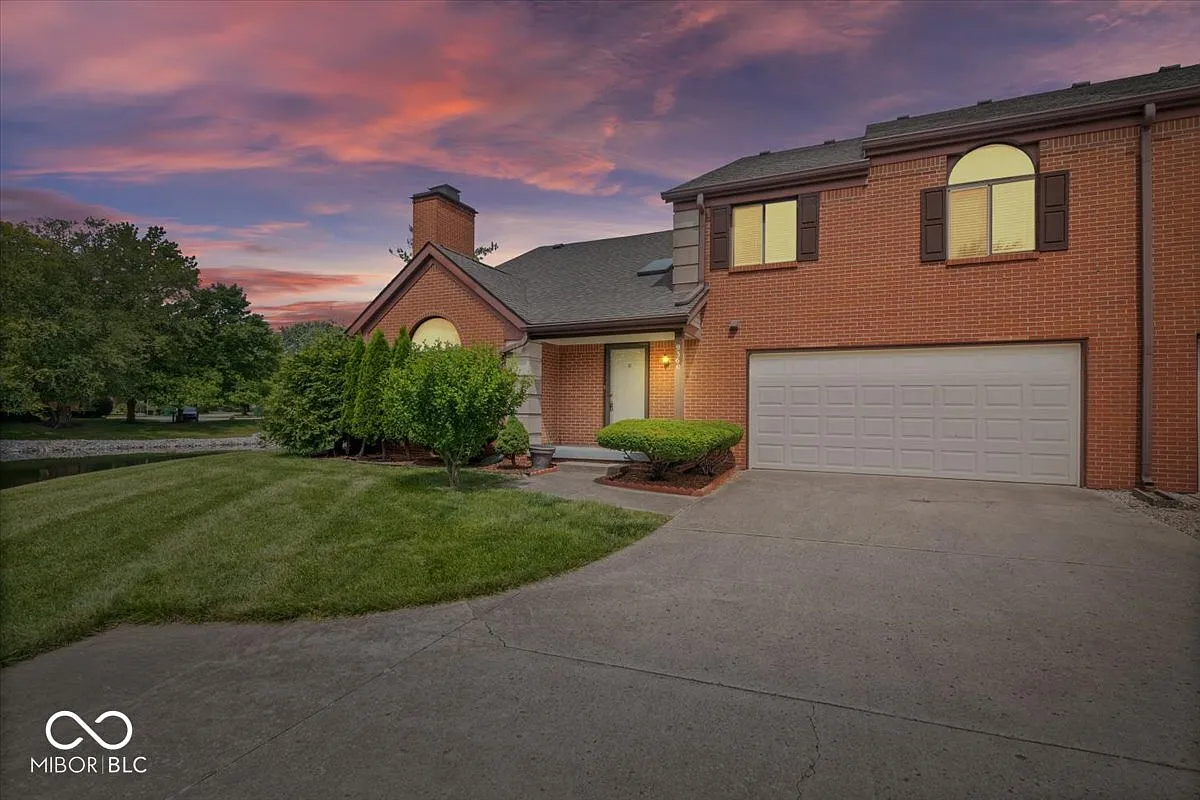 9360 Golden Leaf Way photo 1