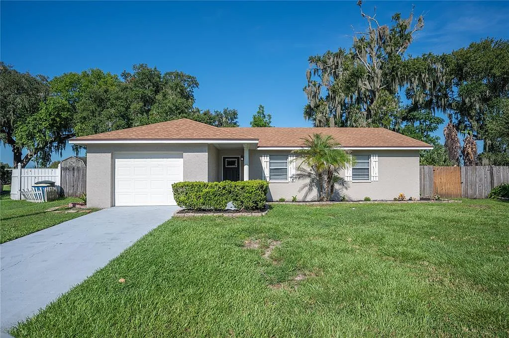 3 bed, 2.0 bath, 1355 sqft, $1,825 — Photo 1