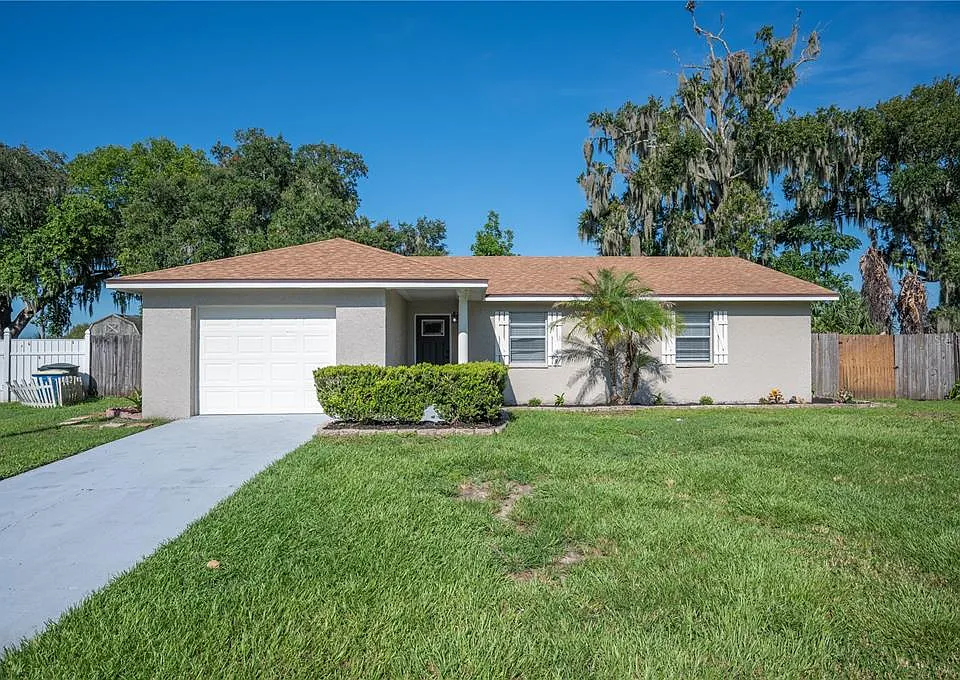 1895 W Oakwood Loop