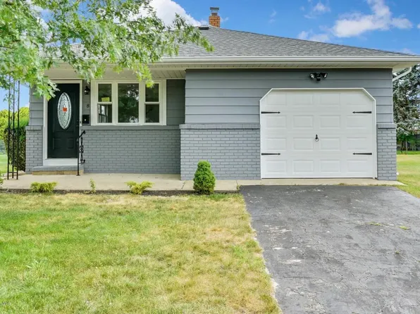 8 Bequia Ct, Toms River, NJ 08757