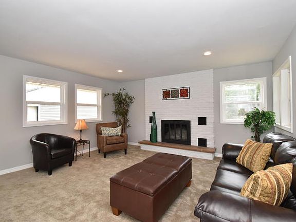 5th image of 7047 N Navajo Ave