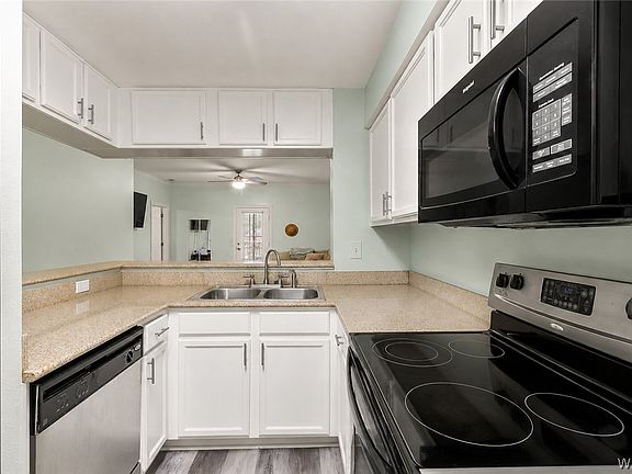 3rd image of 3218 Veterans Memorial Pkwy APT 2304