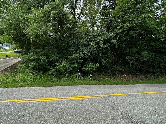 4th image of 8470 Locust Pike