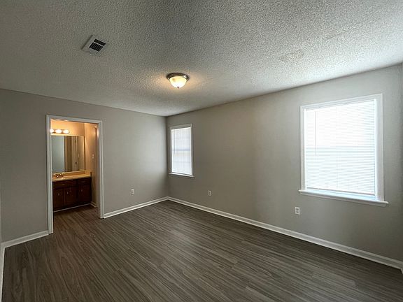 4th image of 229 Blue Pool Dr