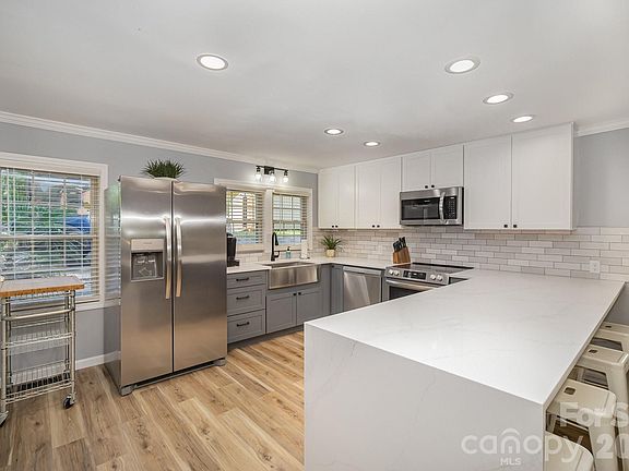 5th image of 1435 Panther Point Rd