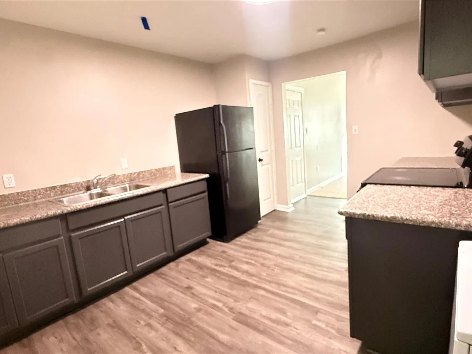 2 bed, 1.0 bath, 800 sqft, $1,000 — Photo 2