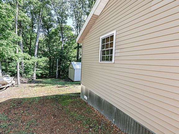 4th image of 677 Justin Ln