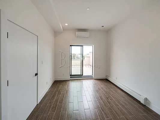 Rented by Bouklis Group | media 17