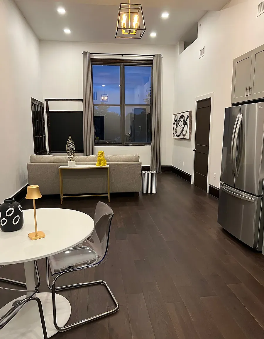 2 bed, 1100 sqft, $2,400 — Photo 2