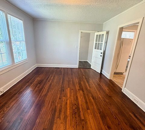 2nd image of 1549 Victory St