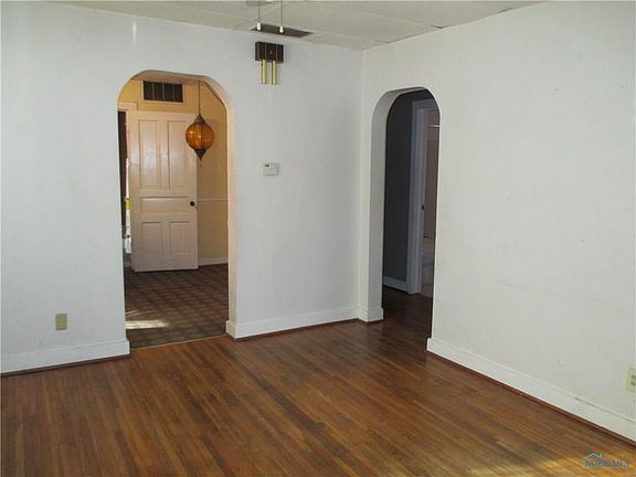 3rd image of 125 W Evers Ave
