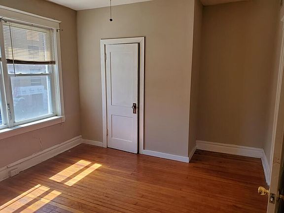 4th image of 907 S Sarah St #2N