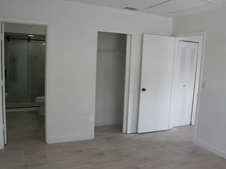 13608 S Village Dr — Photo 9