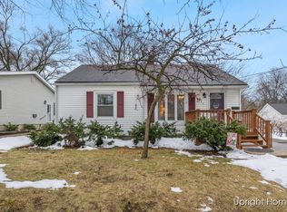 1542 Cambridge Dr SE, Grand Rapids, MI