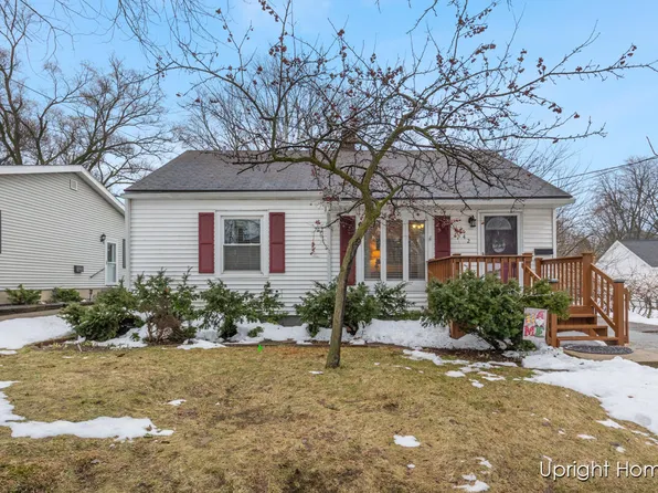 1542 Cambridge Dr SE, Grand Rapids, MI 49506