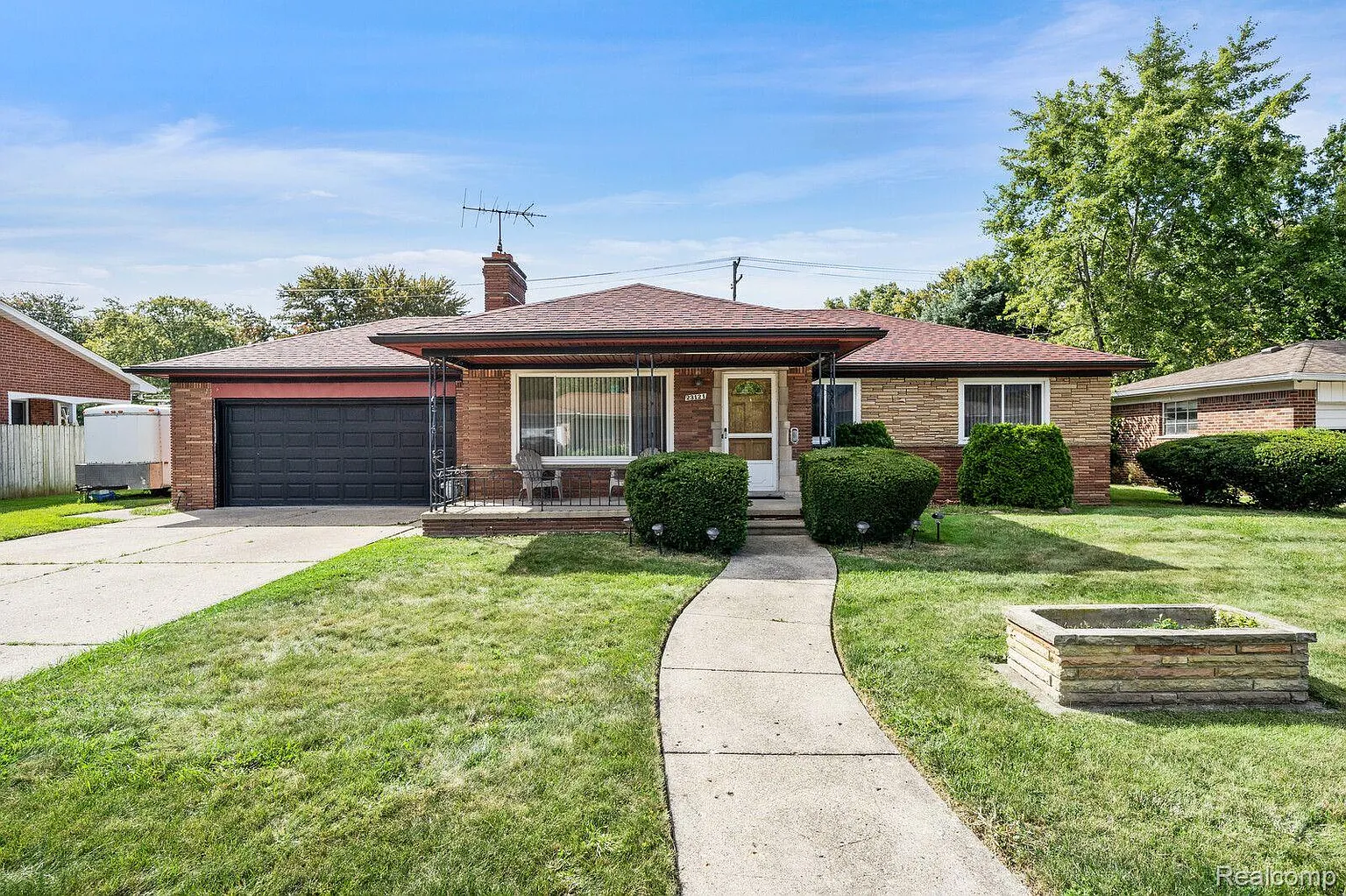 23121 Raven Ave photo 1