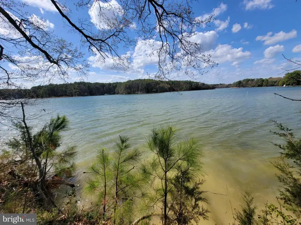 922 Skipjack Rd, Kinsale, VA 22488