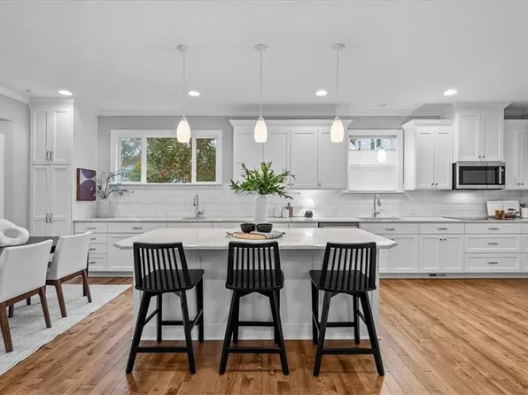 6813 Granada Rd, Prairie Village, KS 66208