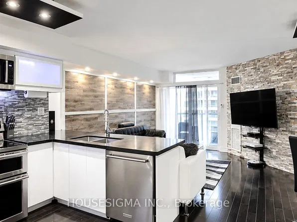 5 Northtown Way, Toronto, ON