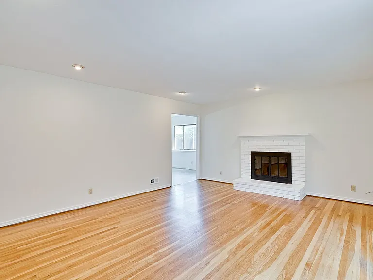 1572 Tobias Dr — Photo 4