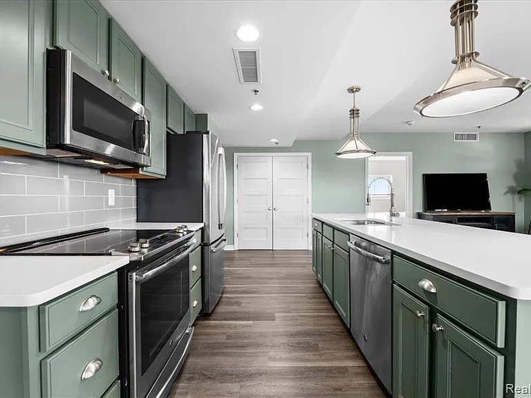 525 W Lafayette Blvd #C21 — Photo 8