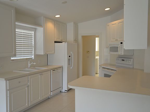 2nd image of 10877 SW Elsinore Dr