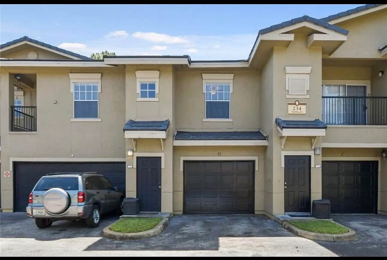 2 bed, 1182 sqft, $2,100 — Photo 1
