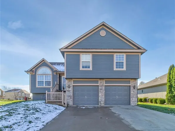 1011 Wellington Ct, Raymore, MO 64083