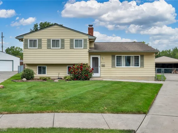 6480 Grayfriar Dr, Brookpark, OH 44142