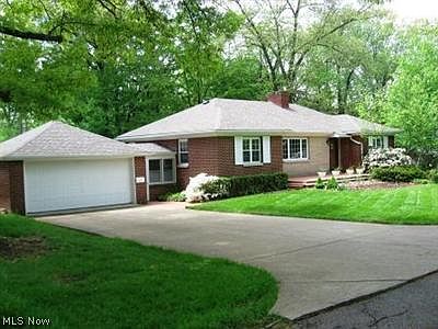 1st image of 7 Barberry Dr