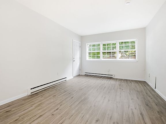 4th image of 97 Fern St #7