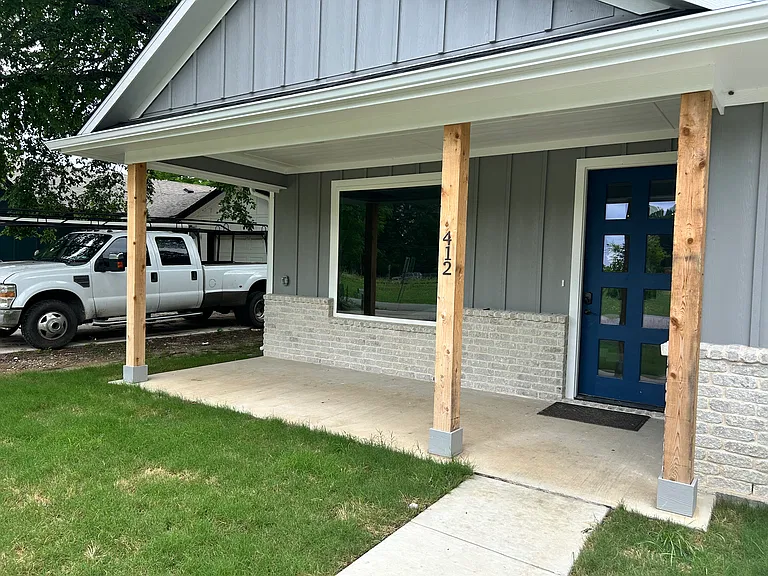 412 Little St — Photo 1