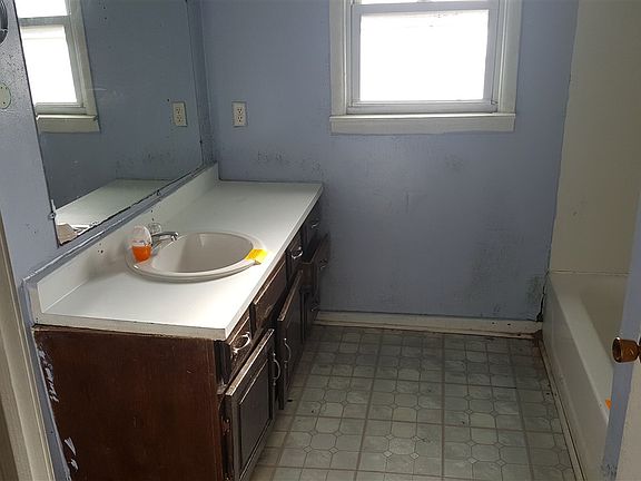 4th image of 1440 N 275 E