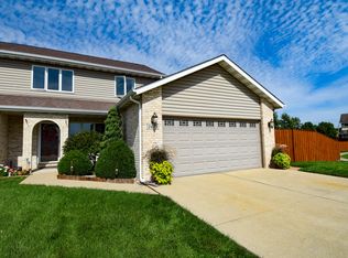 2440 Caton Crest Ct, Crest hill, IL 60403