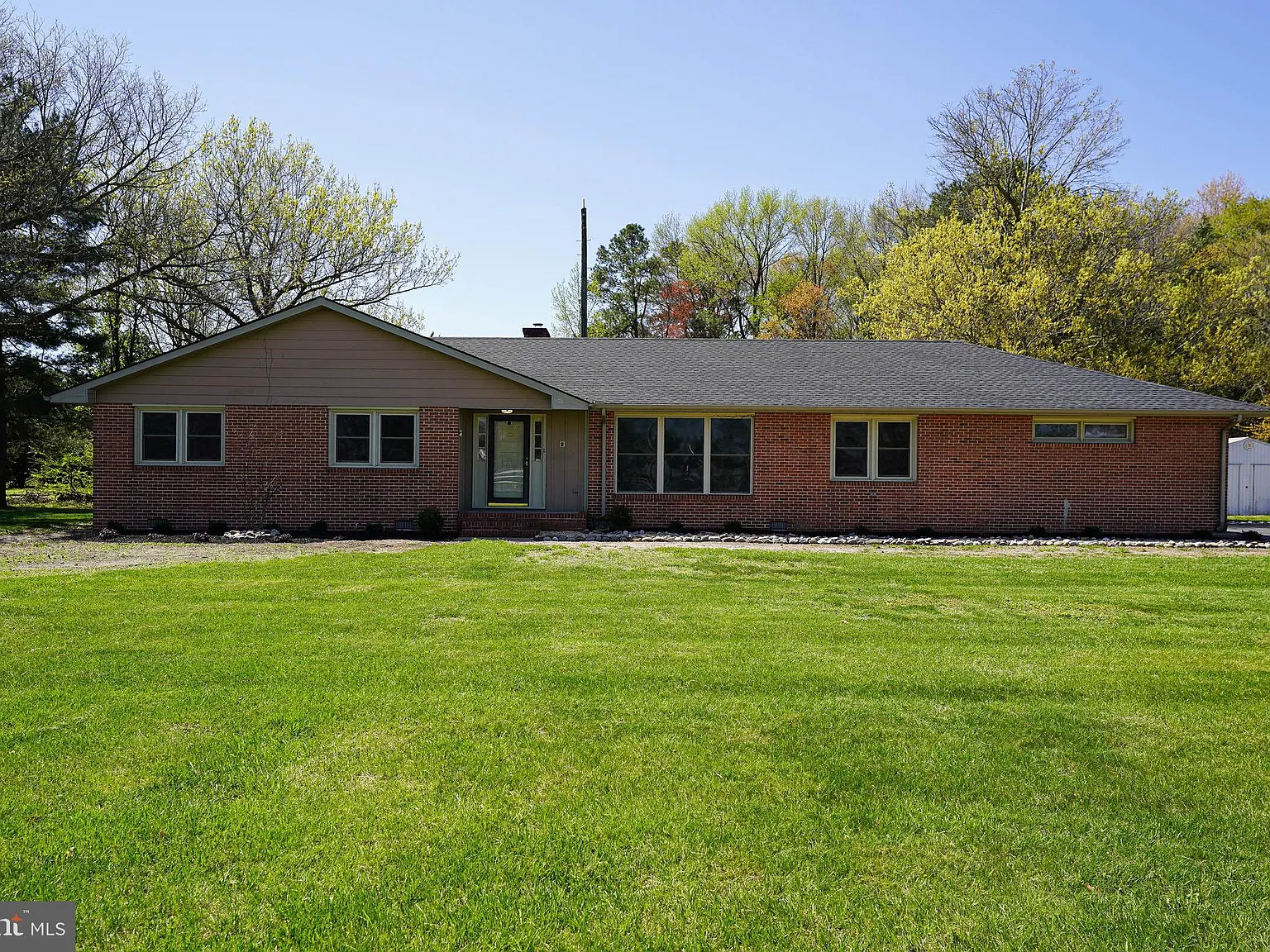 3 bed, 2256 sqft, $2,295 — Photo 1