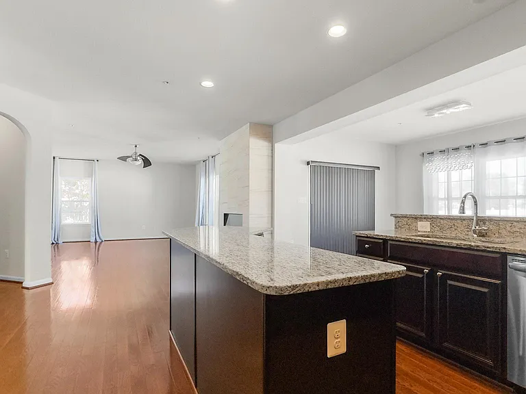 10185 Warfield St — Photo 7