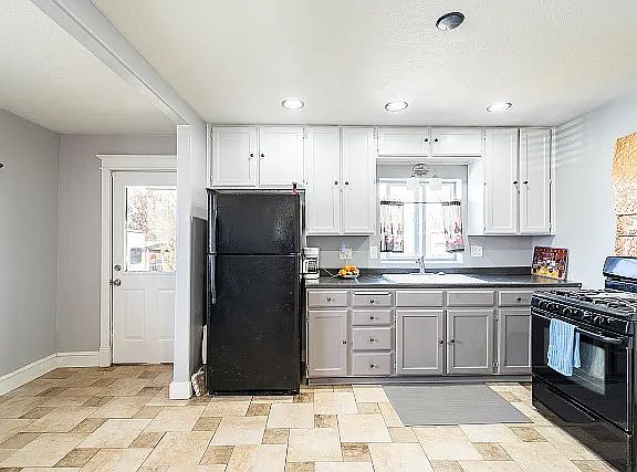 4th image of 554 W 100 N