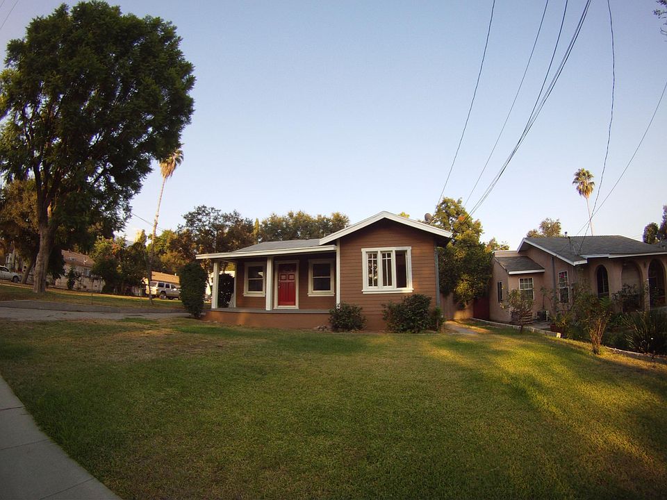 Beautiful Family House on Quiet, family friendly street!