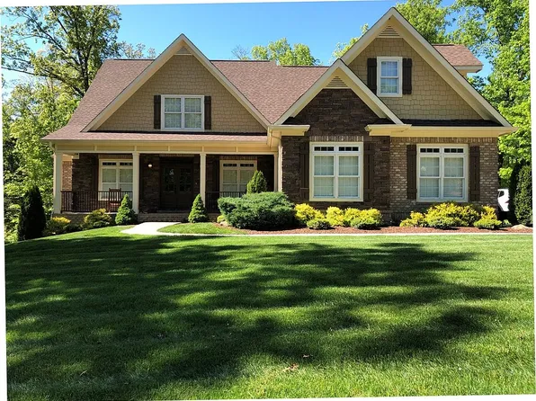 1701 Emerald Pointe Dr, Soddy Daisy, TN 37379