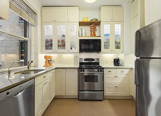 Sold by Warburg | media 16