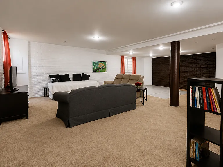206 Gentian St — Photo 16