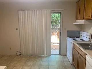 2282 Wyda Way — Photo 3